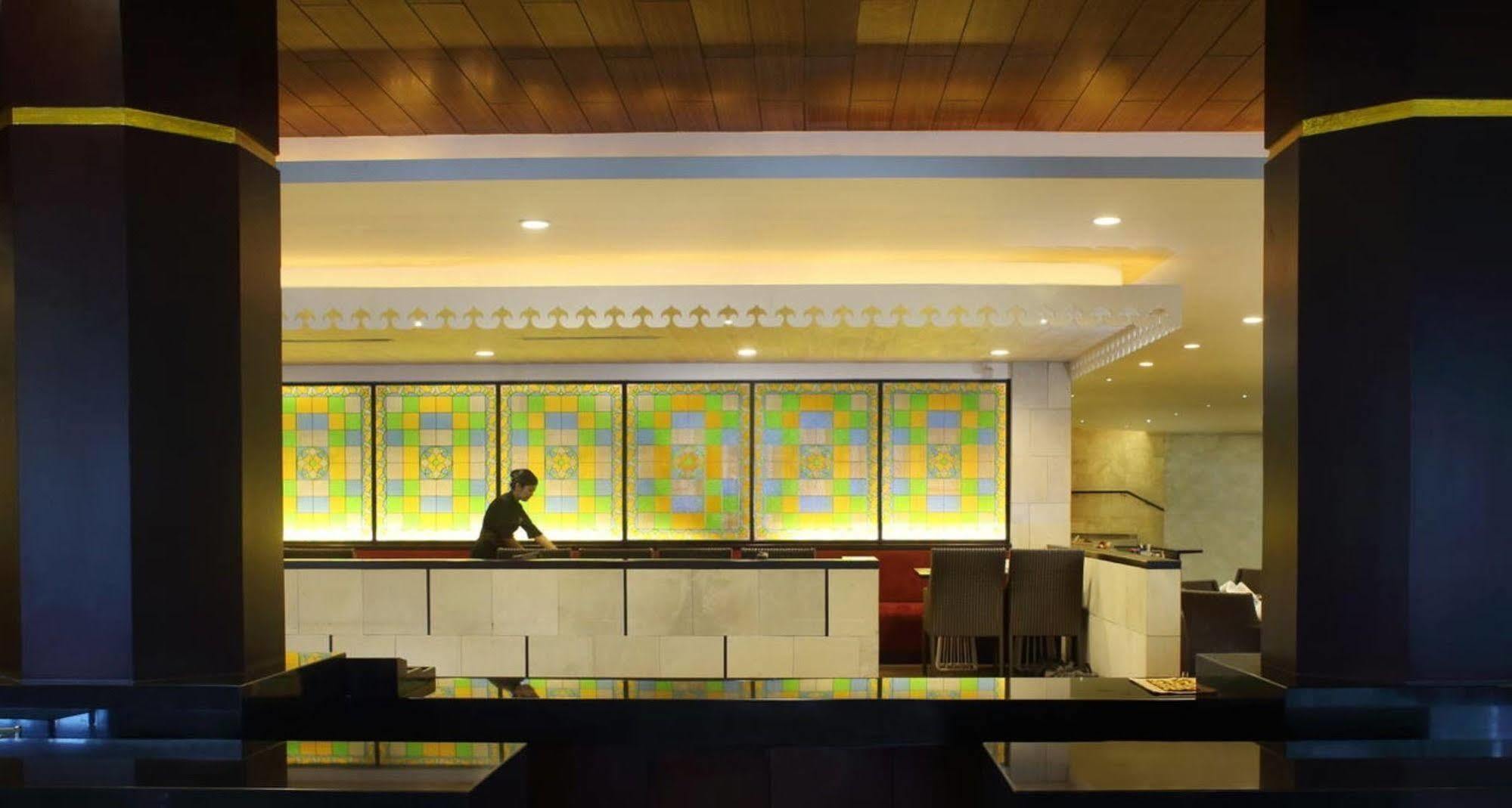 Hotel Santika Premiere Jogja Jogjakarta Buitenkant foto